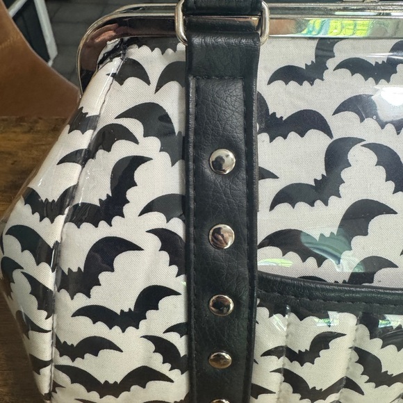 Diabla 66 Handbag Society Black and White Bat Kisslock Bag - Picture 7 of 9